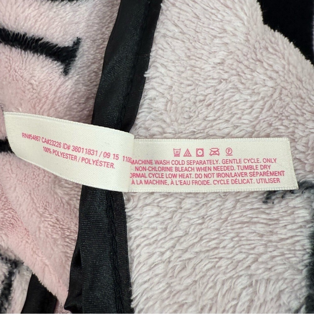 Victoria's Secret blanket Black & Light Pink Logo Throw Blanket - Picture 4 of 6